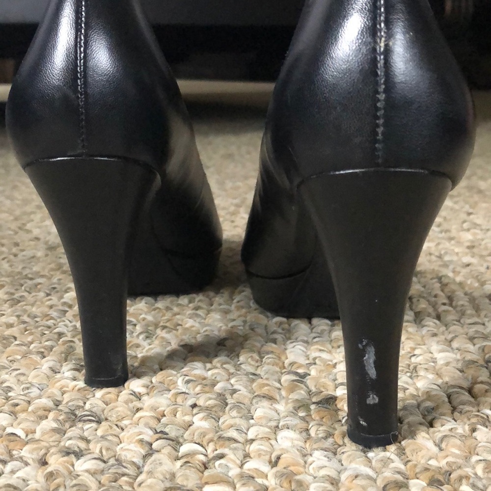 EUC Comfortable black heels - Picture 4 of 5